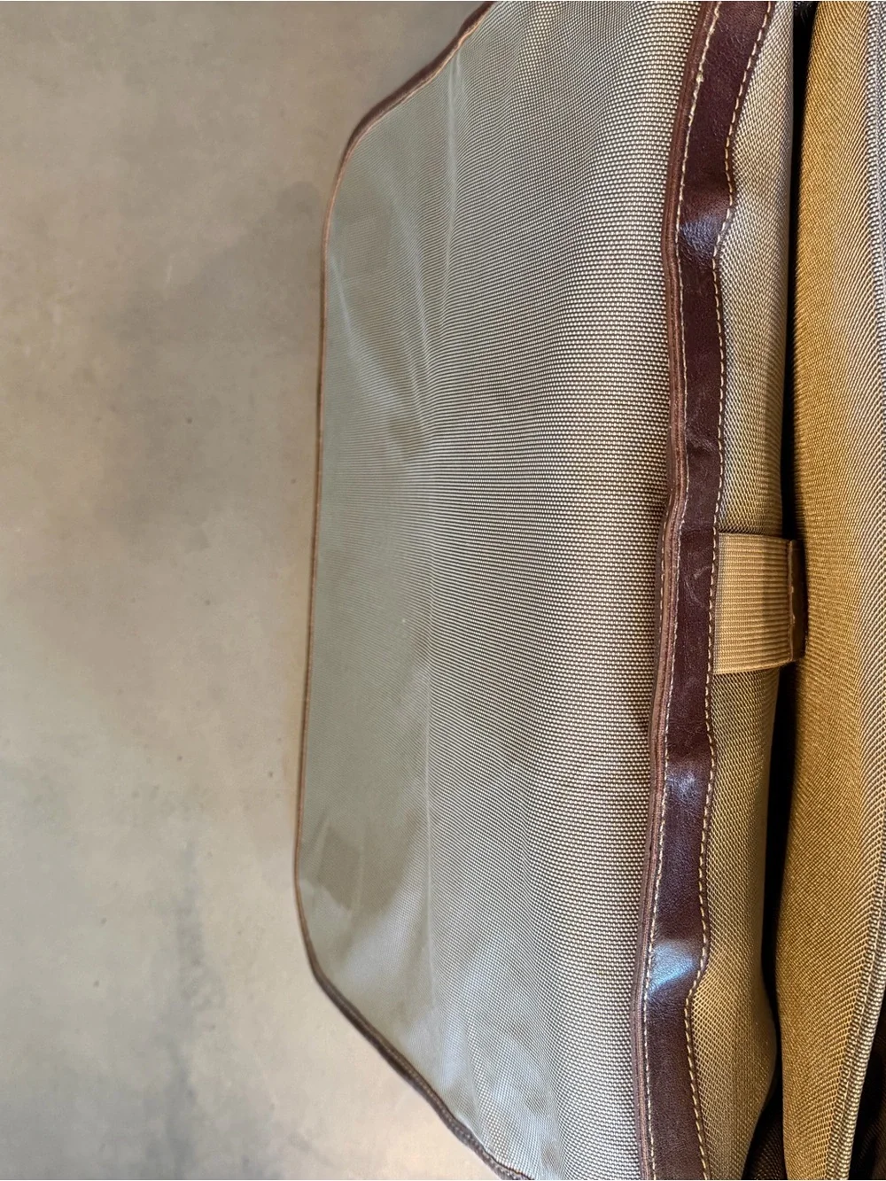 Gorgeous Johnston & Murphy Brown Leather Messenger Bag Briefcase Laptop
